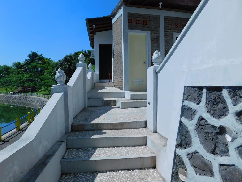 Seven Trumpets Guesthouse Maguwo Екстер'єр фото